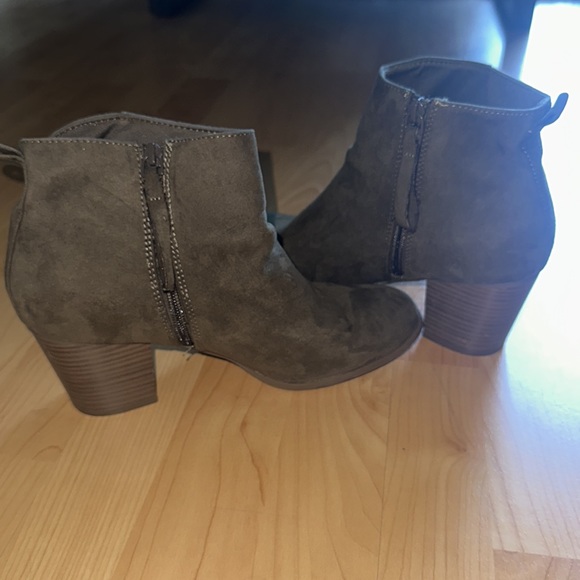 Booties - Picture 4 of 5